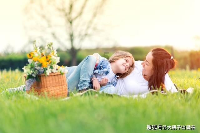大连旅顺南路蓝湾附近路边雕像是谁？游戏画面